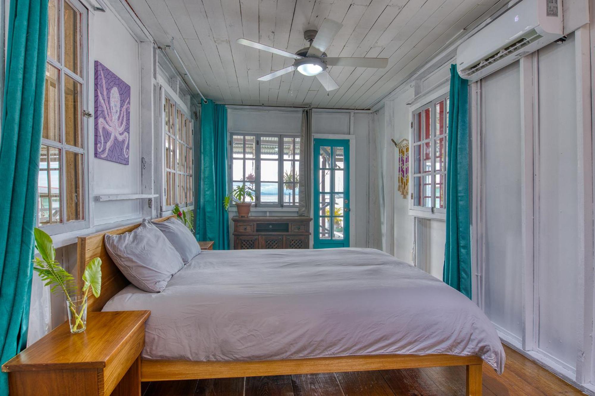 Saigon Bay Bed & Breakfast Бокас дел Торо Екстериор снимка